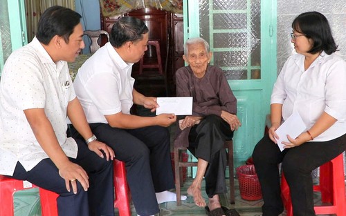 Chủ tịch nước quyết định hai mức quà tặng cho người có công với cách mạng dịp Tết Nguyên đán Bính Ngọ