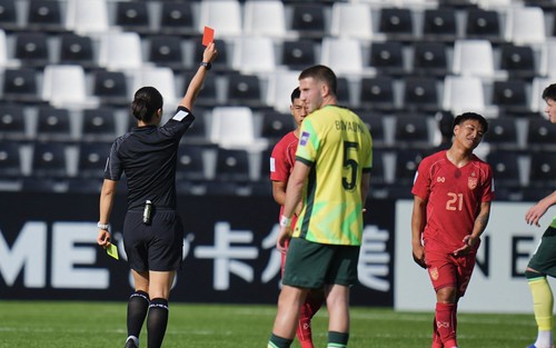 Chơi thiếu người từ sớm, U23 Thái Lan thua ngược U23 Úc