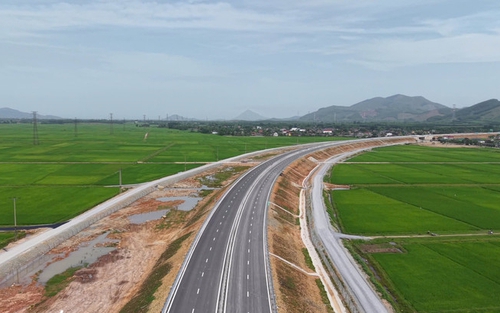 Họp báo Chính phủ: Vượt mục tiêu 3.000 km đường bộ cao tốc và những bài học kinh nghiệm