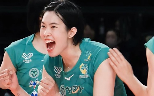 Cận cảnh tình huống đánh đầu gây sốt của Thanh Thuý trong trận All Star