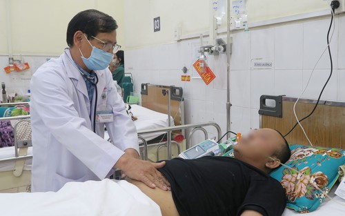 Bác sĩ cảnh báo nguy cơ viêm tụy cấp khi uống quá nhiều rượu, bia những ngày Tết