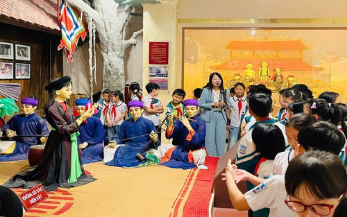 Góp ý sửa đổi tiêu chuẩn, quy trình biên soạn, thẩm định tài liệu giáo dục địa phương