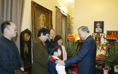 Tổng Bí thư thắp hương tưởng nhớ các đồng chí lãnh đạo Đảng, Nhà nước đã từ trần