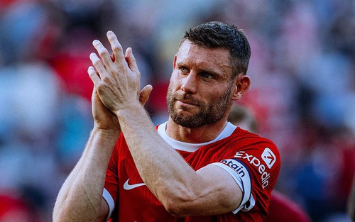 Cựu cầu thủ Liverpool cân bằng kỷ lục ra sân nhiều nhất ở Ngoại hạng Anh