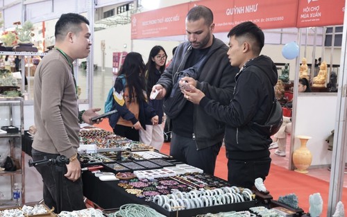 Hội chợ Mùa Xuân: Khách quốc tế ấn tượng về một Việt Nam giàu bản sắc, năng động