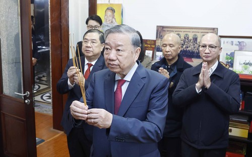 Tổng Bí thư Tô Lâm dâng hương tưởng niệm nhân 120 năm Ngày sinh Thủ tướng Chính phủ Phạm Văn Đồng