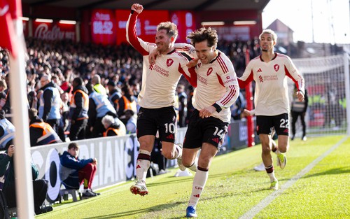 Liverpool thắng nghẹt thở trước Nottingham ở phút bù giờ