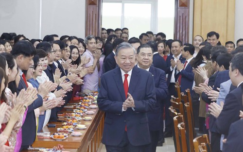 Tổng Bí thư Tô Lâm chúc Tết cán bộ, công chức, viên chức, người lao động Văn phòng Trung ương Đảng