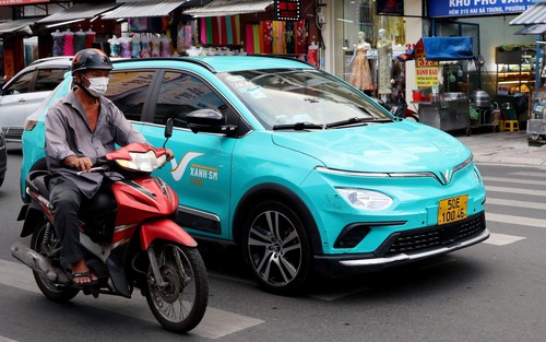 Năm 2030, Hà Nội hoàn thành chuyển đổi xe taxi chạy xăng, dầu sang sử dụng điện