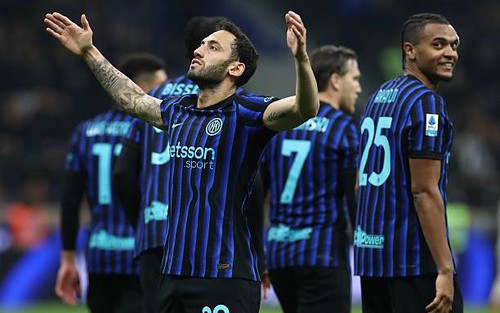 Inter bỏ xa AC Milan 13 điểm, Lukaku giúp Napoli giành 3 điểm quý giá ở Serie A
