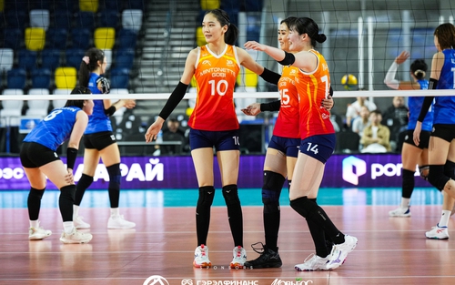 Phụ công cao nhất bóng chuyền nữ Việt Nam nhận thất bại đáng tiếc ở nước ngoài nhưng vẫn còn hi vọng giành danh hiệu
