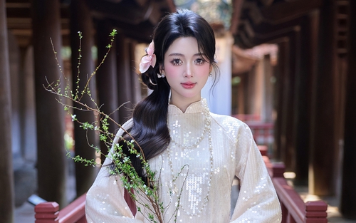 Á khôi Thanh Hương dịu dàng với áo dài truyền thống đón Tết