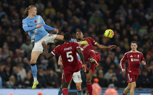 Kết quả bóng đá Ngoại hạng Anh vòng 25 mới nhất: Man City thắng ngược Liverpool 