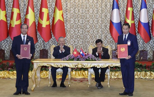 Tổng Bí thư Tô Lâm chứng kiến Lễ trao các văn kiện hợp tác Việt Nam – Lào