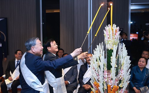 Tổng Bí thư Tô Lâm dự Lễ buộc chỉ cổ tay truyền thống của Lào