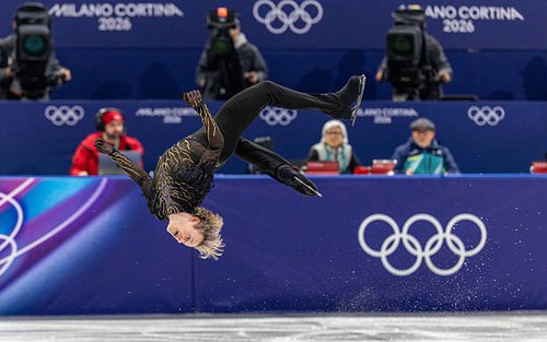 VĐV trượt băng nghệ thuật Mỹ gây kinh ngạc ở Olympic mùa Đông với cú nhảy 'thách thức định luật vật lý'