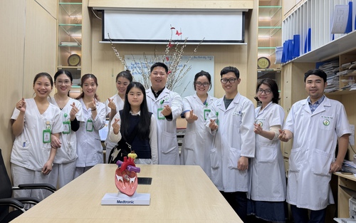 Cô bé viết tiếp định mệnh bằng trái tim được trao tặng