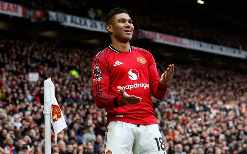 Vì sao MU cần thuyết phục Casemiro ở lại?