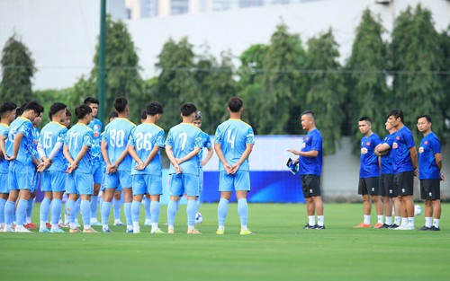 Trợ lý HLV Kim Sang Sik: 'U23 Việt Nam sàng lọc lực lượng cho Asiad'