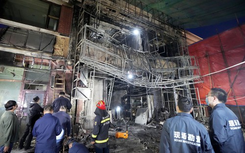 Cháy lớn tại khu nhà ở Hong Kong (Trung Quốc), gần 100 người đi sơ tán