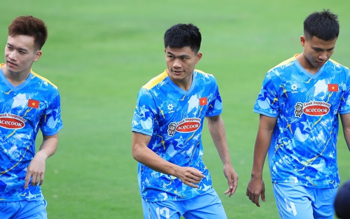 'Cánh chim lạ' vượt Tiến Linh, thuyết phục HLV Kim Sang Sik 