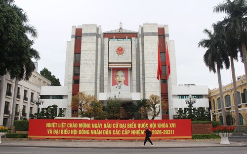 Bầu cử Quốc hội và HĐND: Hà Nội rực rỡ cờ hoa hướng về ngày hội non sông