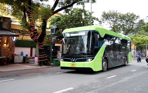 Hà Nội đề xuất lộ trình chuyển đổi xe buýt sử dụng năng lượng xanh