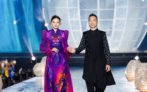 NTK Đỗ Trịnh Hoài Nam mang "Tứ bình hoa lụa" lên sân khấu Vietnam Beauty Fashion Fest XIV