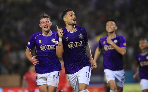 HLV Kim Sang Sik hài lòng, ông Harry Kewell hết lời khen Hoàng Hên