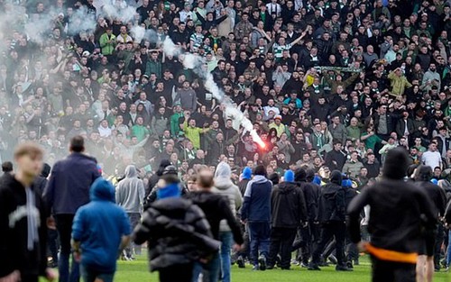 Bạo loạn sau trận derby, một liên đoàn bóng đá phải mở cuộc điều tra khẩn cấp