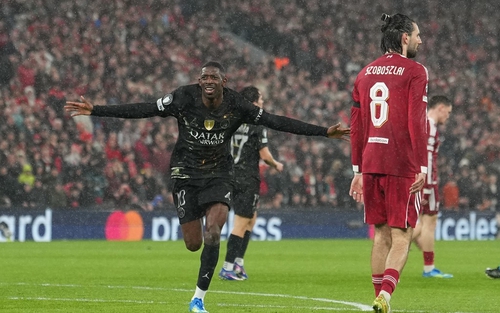 Đương kim Quả bóng vàng nhấn chìm Liverpool ngay tại Anfield 