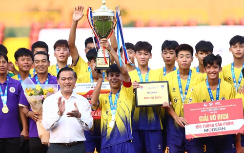 CLB Hà Nội hái 'quả ngọt' cùng bóng đá trẻ