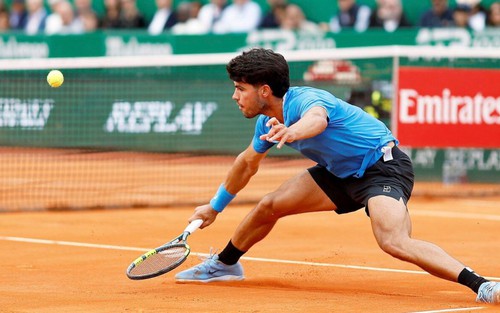 Carlos Alcaraz rút lui khỏi Barcelona Open: 'Canh bạc đất nện' sớm phát tín hiệu rủi ro