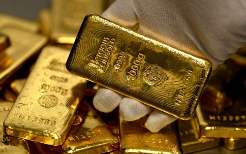 Giá vàng thế giới tăng 2% khi đồng USD yếu