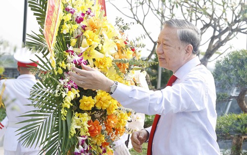 Tổng Bí thư, Chủ tịch nước Tô Lâm dâng hương tưởng niệm Tổng Bí thư Hà Huy Tập tại Hà Tĩnh