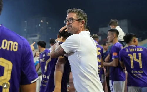 HLV Kewell: 'Sân tập CLB Hà Nội giờ như Wembley'