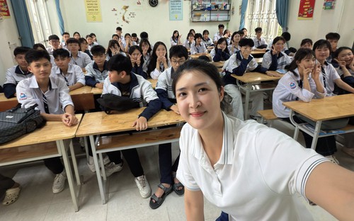 Tin nóng thể thao tối 26/4: Phụ công bóng chuyền Việt Nam gây sốt khi trở thành giáo viên