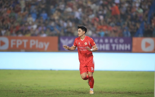 Lập hat-trick vào lưới đội bóng quê hương, Nguyễn Đình Bắc đi vào lịch sử V-League