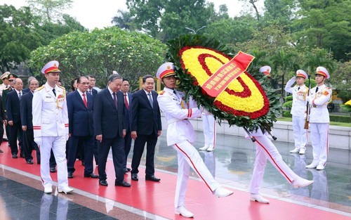 Lãnh đạo Đảng, Nhà nước tưởng niệm các Anh hùng liệt sĩ nhân kỷ niệm 51 năm ngày Giải phóng miền Nam, thống nhất đất nước
