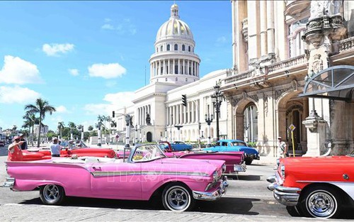 Xe ô tô cổ - di sản văn hóa giữa lòng thủ đô Cuba