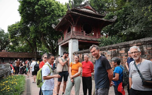 Loạt di tích, danh thắng tại Hà Nội thu hút đông du khách trong kỳ nghỉ lễ 