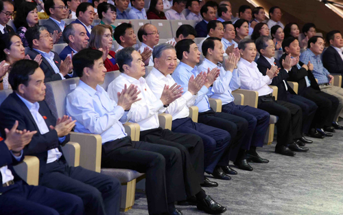 Tổng Bí thư, Chủ tịch nước Tô Lâm dự chương trình nghệ thuật “Tổ quốc trong tim”