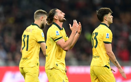 AC Milan thua ngay trên sân nhà, nguy cơ văng khỏi nhóm dự Champions League