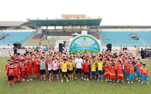 Hàng nghìn thí sinh và phụ huynh hội tụ tại Ngày hội bóng đá nhí Nutifood 2026