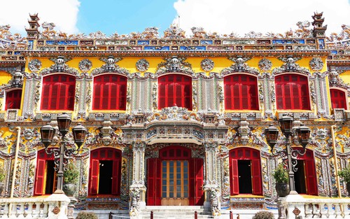 Đỉnh cao nghệ thuật khảm sành sứ ở di sản Huế