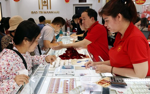 Giá vàng hôm nay 13/5 giảm 500.000 đồng/lượng