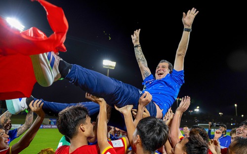Xúc động khoảnh khắc U17 Việt Nam ăn mừng suất dự World Cup