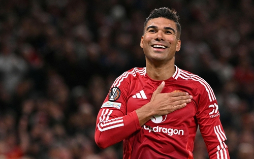 MU - Nottingham Forest: Chào nhé, người hùng Casemiro!