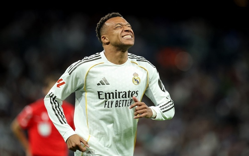 Mbappe bị CĐV Real Madrid la ó trong trận thắng Oviedo