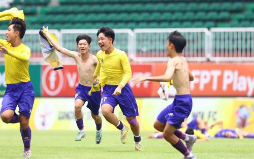 Bóng đá trẻ Việt Nam: Thắng không kiêu...